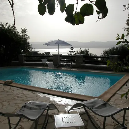 Superbe Piscine Aux Sanguinnaires Ajaccio (Corsica)